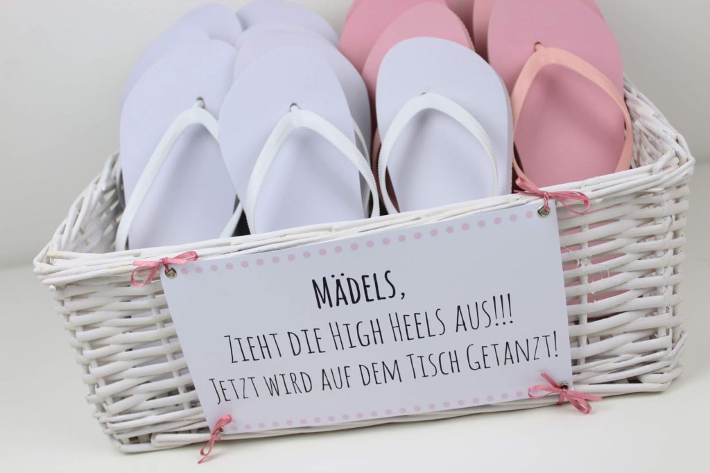 DIY Gastgeschenk Flip Flop Korb - Zieht die High Heels aus, es wird getanzt DIY Gastgeschenk Flip Flop Korb - Zieht die High Heels aus, es wird getanzt