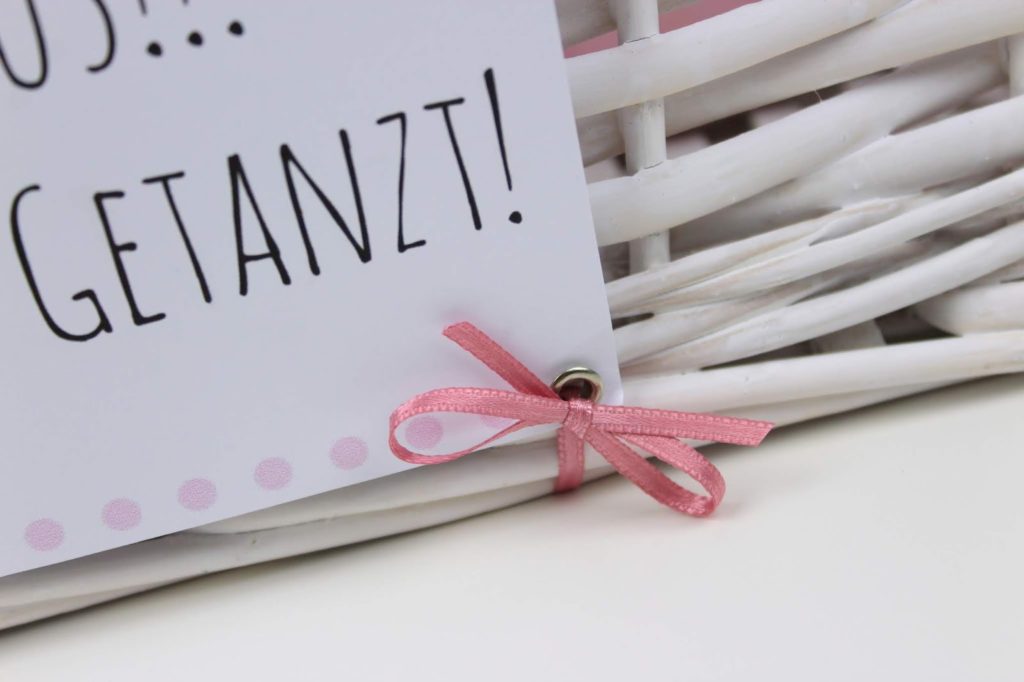 DIY Gastgeschenk Flip Flop Korb - Zieht die High Heels aus, es wird getanzt DIY Gastgeschenk Flip Flop Korb - Zieht die High Heels aus, es wird getanzt