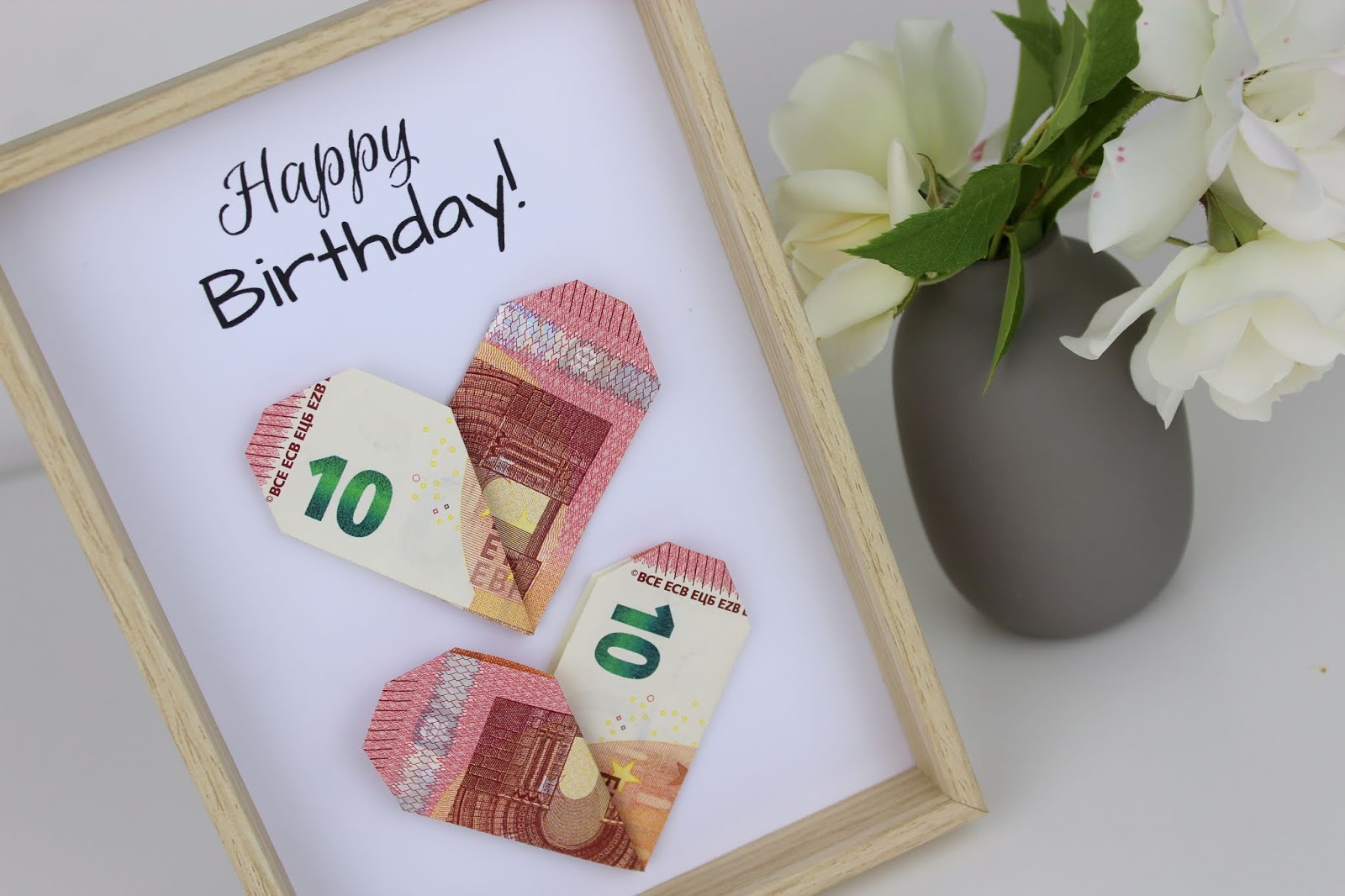 DIY Geldgeschenk Herzen nach Origami Art - die perfekte Geschenkidee + kostenlose Vorlage