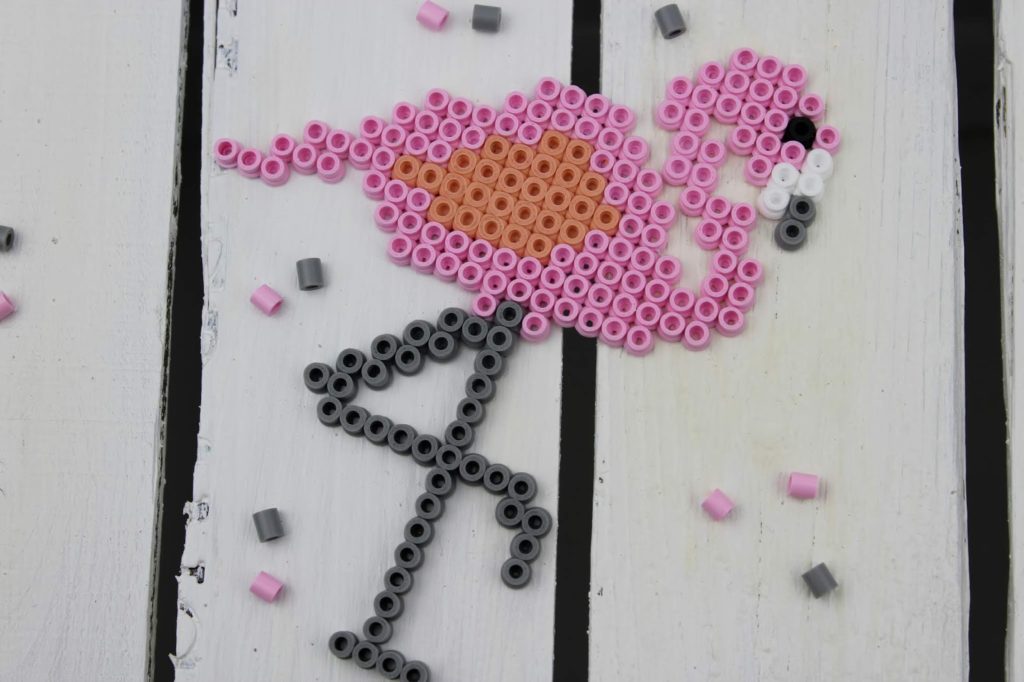 DIY: 3 geniale, schnelle und einfache Flamingo Bastelideen - Bügelperlen Flamingo DIY: 3 geniale, schnelle und einfache Flamingo Bastelideen - Bügelperlen Flamingo