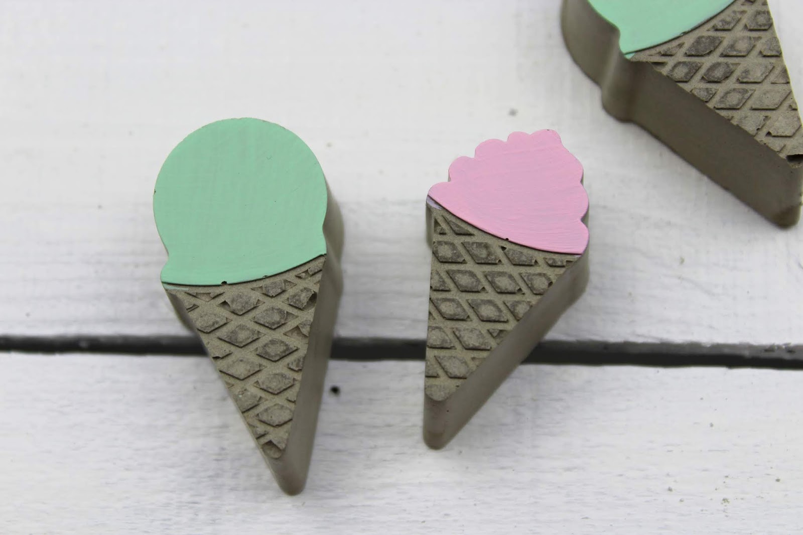 DIY Eis-Streudeko aus Beton ganz einfach selber machen - perfekte Dekoidee für eure Gartenparty