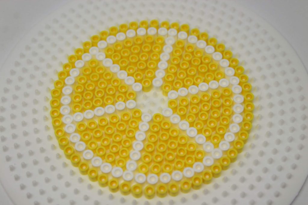 DIY Getränkeschutzdeckel aus Bügelperlen in 3 sommerlichen Motiven ganz einfach selber machen - super Wespenschutz DIY Getränkeschutzdeckel aus Bügelperlen in 3 sommerlichen Motiven ganz einfach selber machen - super Wespenschutz