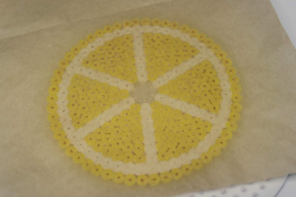 DIY Getränkeschutzdeckel aus Bügelperlen in 3 sommerlichen Motiven ganz einfach selber machen - super Wespenschutz DIY Getränkeschutzdeckel aus Bügelperlen in 3 sommerlichen Motiven ganz einfach selber machen - super Wespenschutz