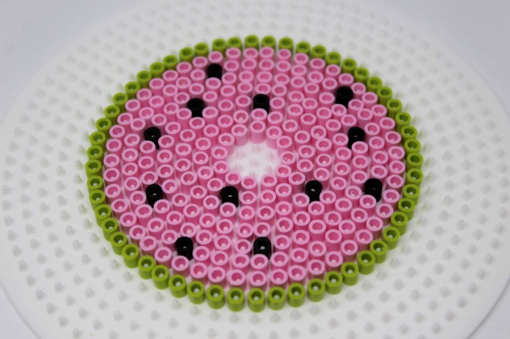 DIY Getränkeschutzdeckel aus Bügelperlen in 3 sommerlichen Motiven ganz einfach selber machen - super Wespenschutz DIY Getränkeschutzdeckel aus Bügelperlen in 3 sommerlichen Motiven ganz einfach selber machen - super Wespenschutz