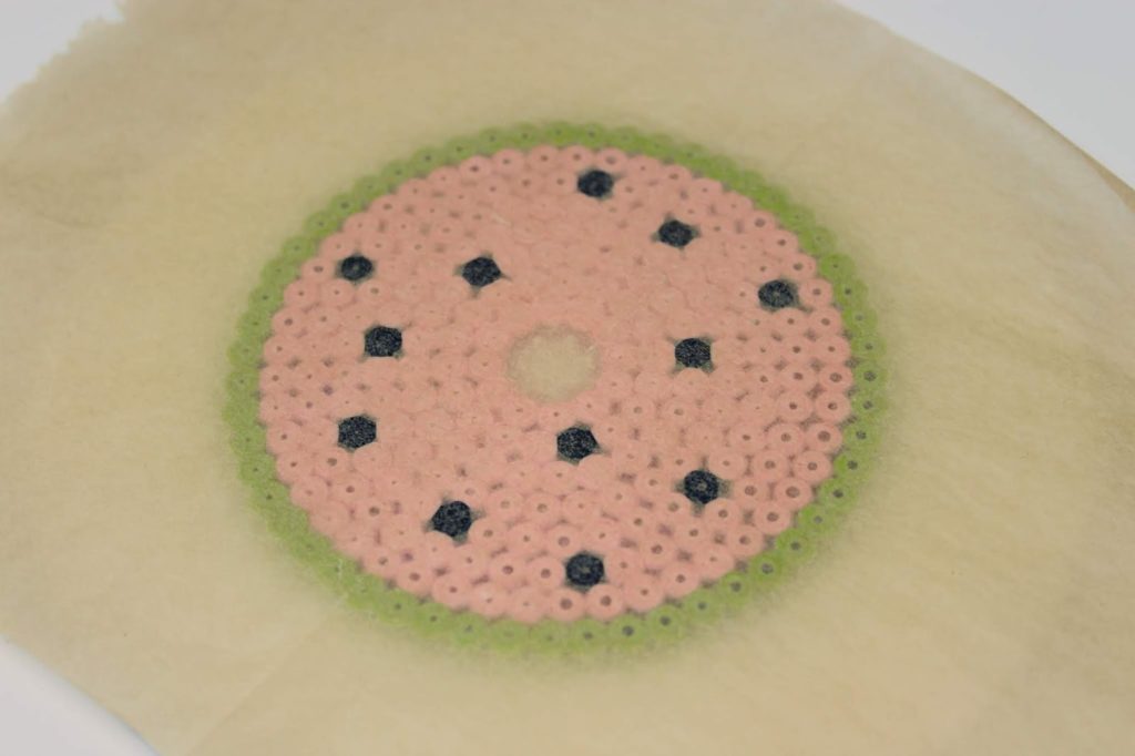 DIY Getränkeschutzdeckel aus Bügelperlen in 3 sommerlichen Motiven ganz einfach selber machen - super Wespenschutz DIY Getränkeschutzdeckel aus Bügelperlen in 3 sommerlichen Motiven ganz einfach selber machen - super Wespenschutz