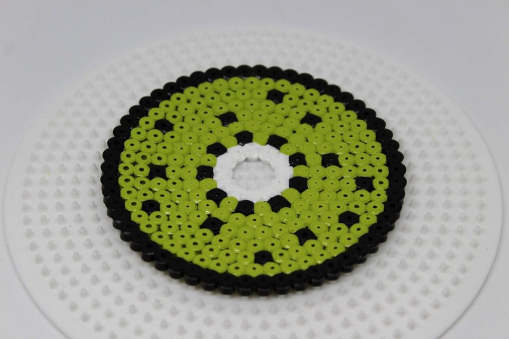 DIY Getränkeschutzdeckel aus Bügelperlen in 3 sommerlichen Motiven ganz einfach selber machen - super Wespenschutz DIY Getränkeschutzdeckel aus Bügelperlen in 3 sommerlichen Motiven ganz einfach selber machen - super Wespenschutz