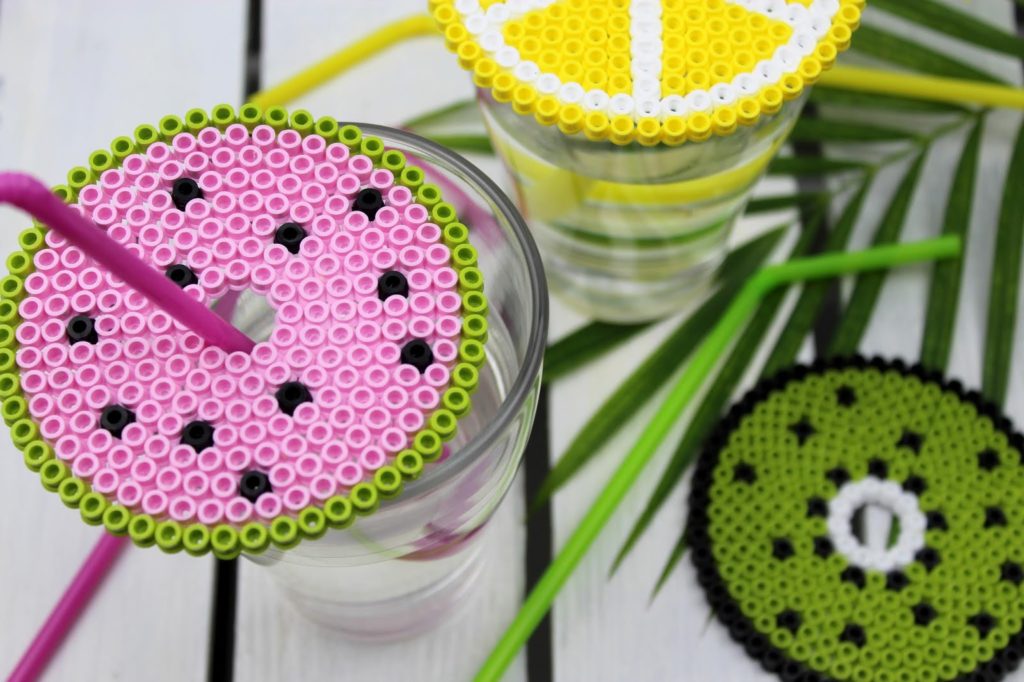 DIY Getränkeschutzdeckel aus Bügelperlen in 3 sommerlichen Motiven ganz einfach selber machen - super Wespenschutz DIY Getränkeschutzdeckel aus Bügelperlen in 3 sommerlichen Motiven ganz einfach selber machen - super Wespenschutz