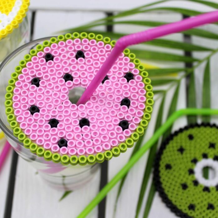 Sommerliches DIY: Getränkeschutzdeckel aus Bügelperlen in 3 sommerlichen Motiven ganz einfach selber machen - super Wespenschutz