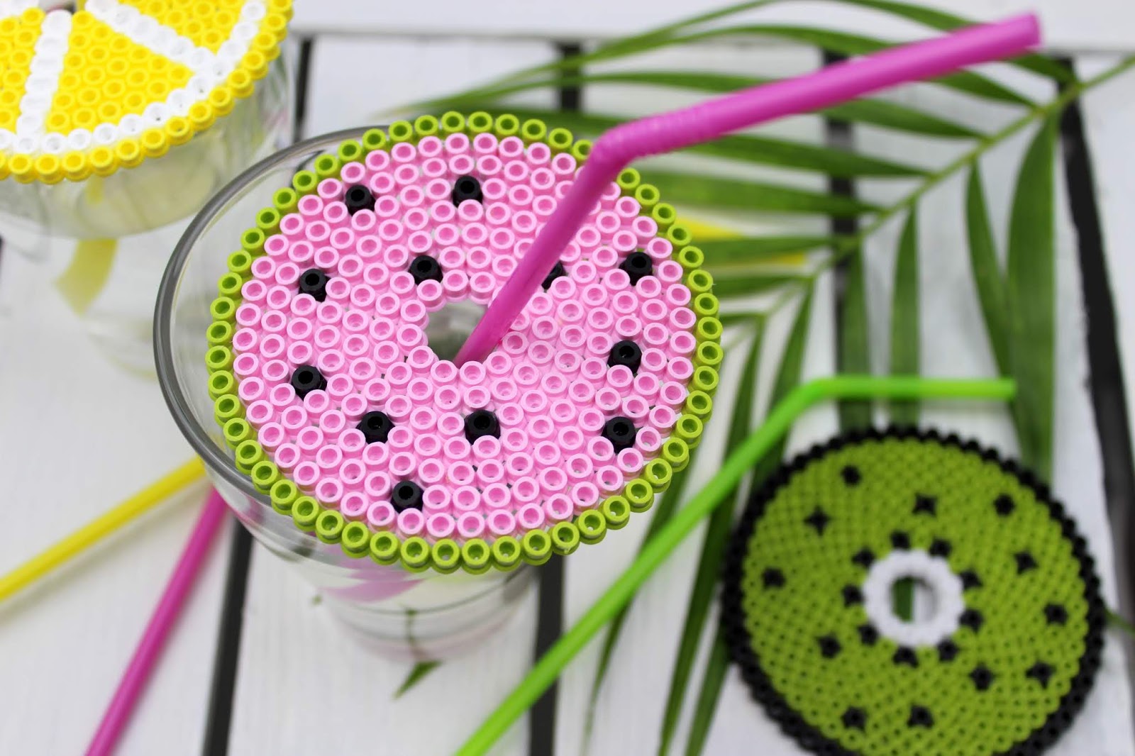 Sommerliches DIY: Getränkeschutzdeckel aus Bügelperlen in 3 sommerlichen Motiven ganz einfach selber machen - super Wespenschutz
