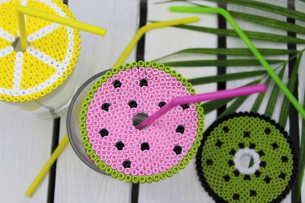 DIY Getränkeschutzdeckel aus Bügelperlen in 3 sommerlichen Motiven ganz einfach selber machen - super Wespenschutz DIY Getränkeschutzdeckel aus Bügelperlen in 3 sommerlichen Motiven ganz einfach selber machen - super Wespenschutz