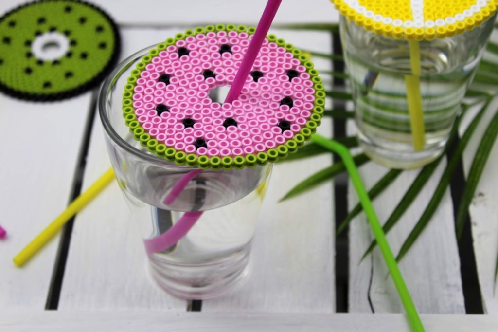 DIY Getränkeschutzdeckel aus Bügelperlen in 3 sommerlichen Motiven ganz einfach selber machen - super Wespenschutz DIY Getränkeschutzdeckel aus Bügelperlen in 3 sommerlichen Motiven ganz einfach selber machen - super Wespenschutz