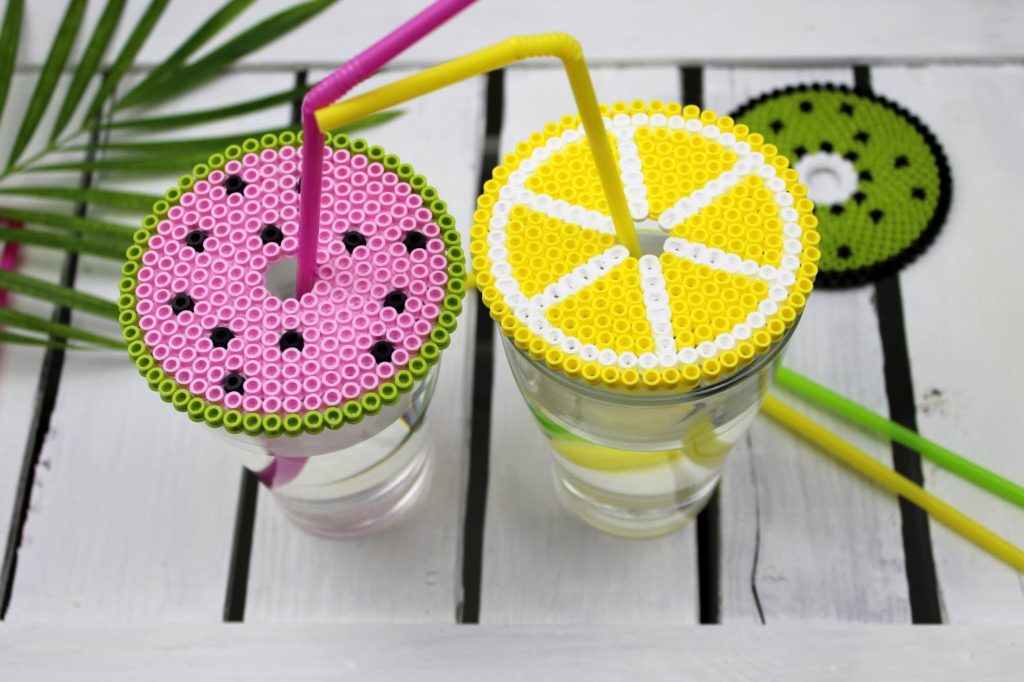 DIY Getränkeschutzdeckel aus Bügelperlen in 3 sommerlichen Motiven ganz einfach selber machen - super Wespenschutz DIY Getränkeschutzdeckel aus Bügelperlen in 3 sommerlichen Motiven ganz einfach selber machen - super Wespenschutz