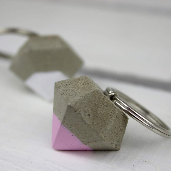 DIY Diamant Schlüsselanhänger aus Beton selbermachen - die perfekte Geschenkidee zu jedem Anlass