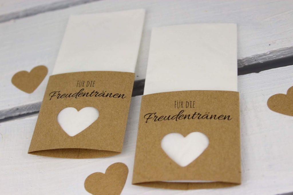 DIY Anleitung: Taschentücher Freudentränen zur Hochzeit ganz einfach selber machen + kostenloses Printable DIY Anleitung: Taschentücher Freudentränen zur Hochzeit ganz einfach selber machen + kostenloses Printable