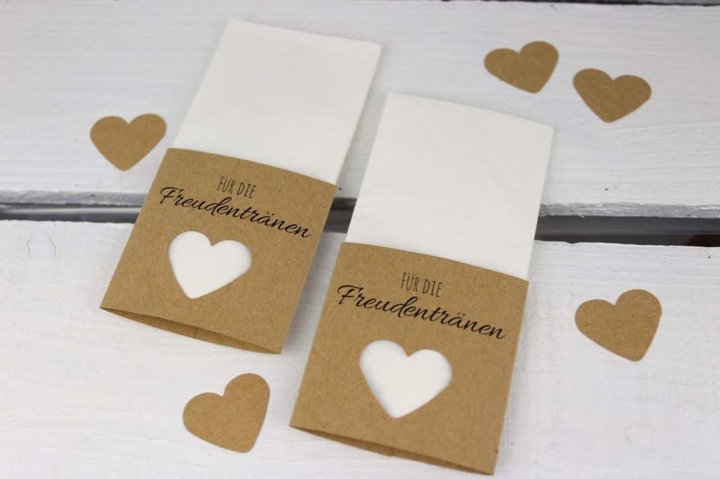DIY Anleitung: Taschentücher Freudentränen zur Hochzeit ganz einfach selber machen + kostenloses Printable DIY Anleitung: Taschentücher Freudentränen zur Hochzeit ganz einfach selber machen + kostenloses Printable