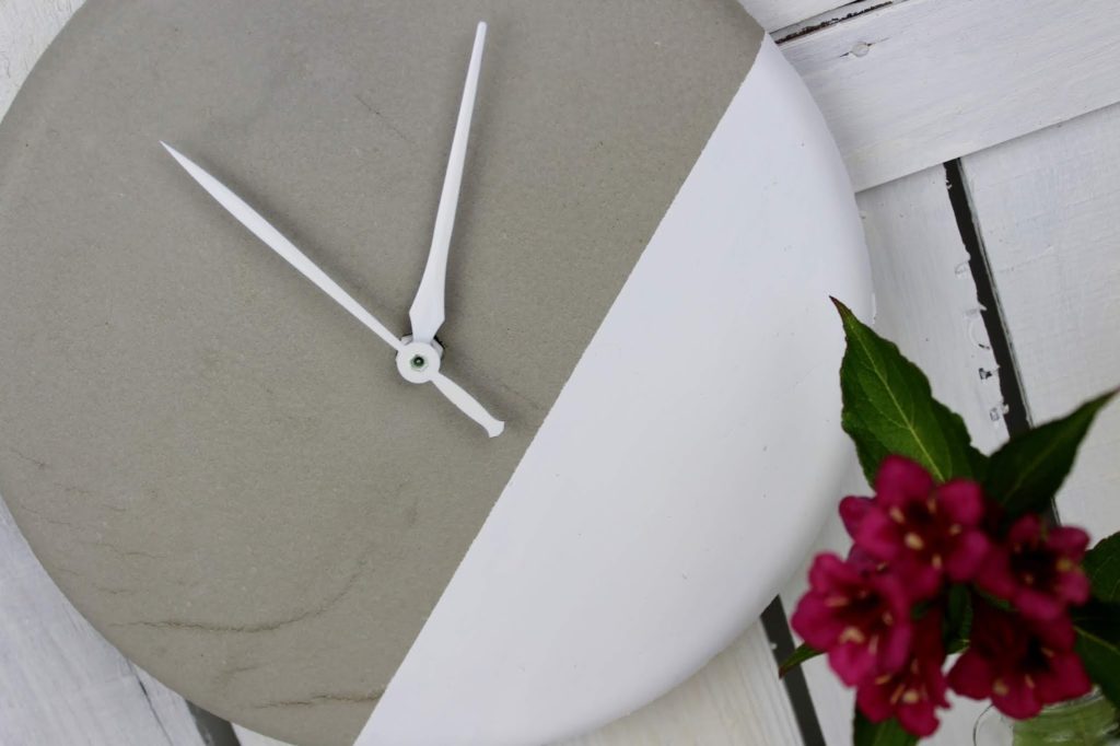 DIY wunderschöne Beton Wanduhr - in nur wenigen Schritten zu eurem Unikat DIY wunderschöne Beton Wanduhr - in nur wenigen Schritten zu eurem Unikat
