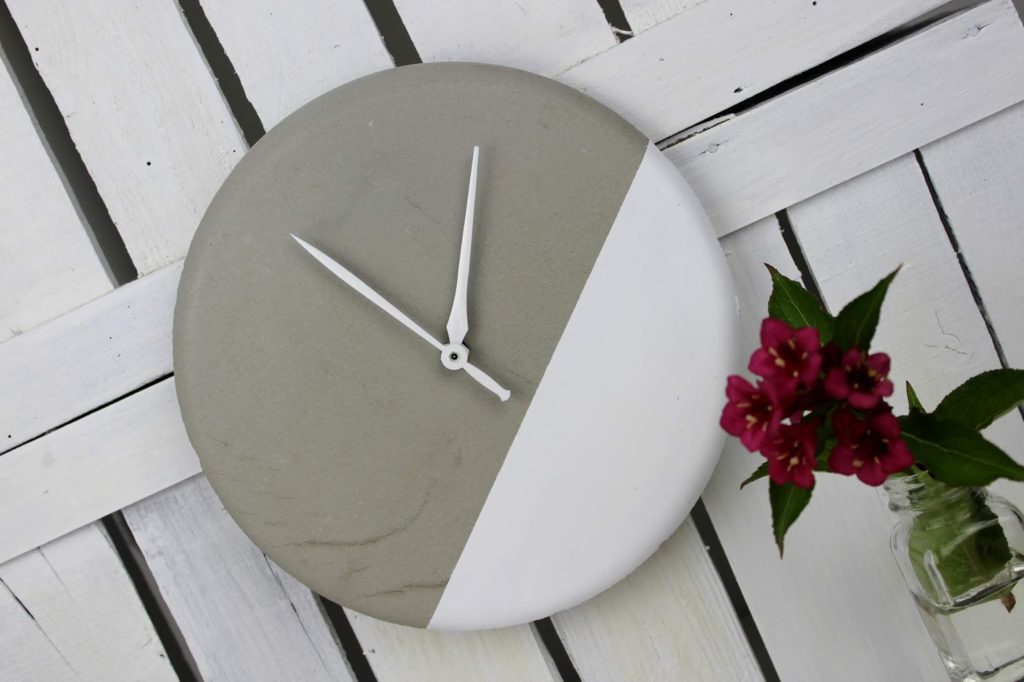DIY wunderschöne Beton Wanduhr - in nur wenigen Schritten zu eurem Unikat DIY wunderschöne Beton Wanduhr - in nur wenigen Schritten zu eurem Unikat