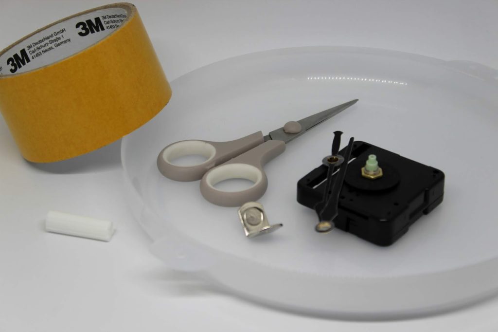 DIY wunderschöne Beton Wanduhr - in nur wenigen Schritten zu eurem Unikat DIY wunderschöne Beton Wanduhr - in nur wenigen Schritten zu eurem Unikat