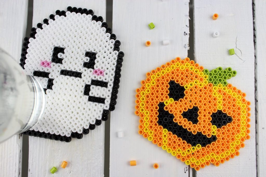 DIY Anleitung: süße Halloween Gespenster und Kürbis Glasuntersetzer ganz einfach selber machen - perfekte Bastelidee für eure Halloween Party DIY Anleitung: süße Halloween Gespenster und Kürbis Glasuntersetzer ganz einfach selber machen - perfekte Bastelidee für eure Halloween Party