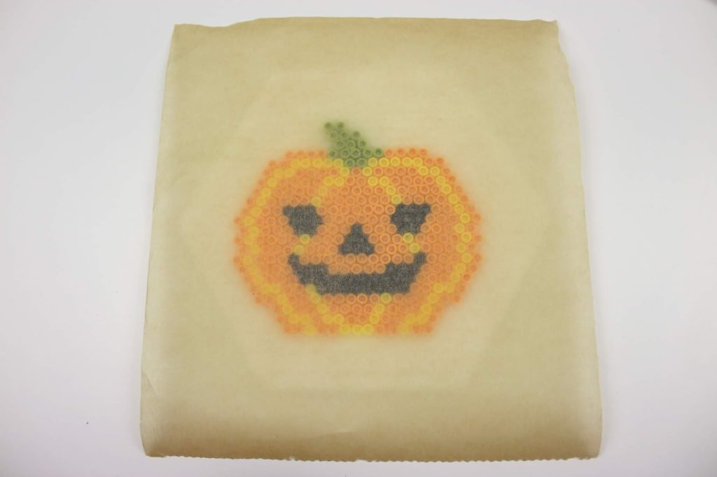 DIY Anleitung: süße Halloween Gespenster und Kürbis Glasuntersetzer ganz einfach selber machen - perfekte Bastelidee für eure Halloween Party DIY Anleitung: süße Halloween Gespenster und Kürbis Glasuntersetzer ganz einfach selber machen - perfekte Bastelidee für eure Halloween Party