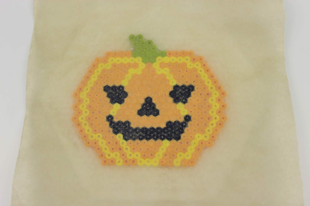 DIY Anleitung: süße Halloween Gespenster und Kürbis Glasuntersetzer ganz einfach selber machen - perfekte Bastelidee für eure Halloween Party DIY Anleitung: süße Halloween Gespenster und Kürbis Glasuntersetzer ganz einfach selber machen - perfekte Bastelidee für eure Halloween Party