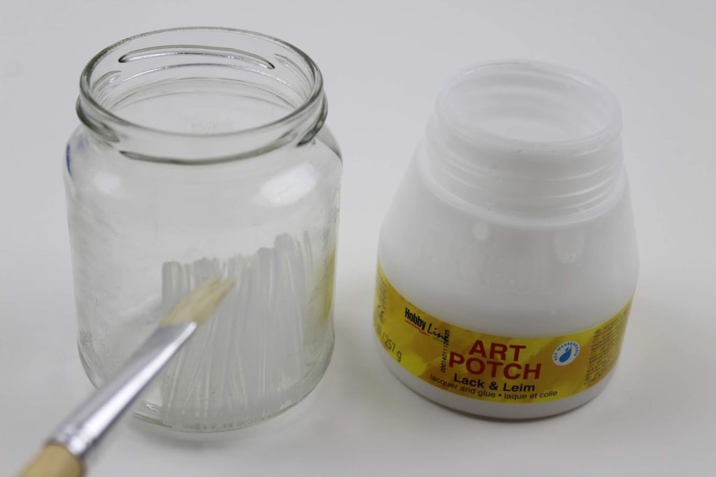 DIY herbstliches Windlicht mit Ahornblättern - wunderschöne und schnelle Herbstdeko DIY herbstliches Windlicht mit Ahornblättern - wunderschöne und schnelle Herbstdeko