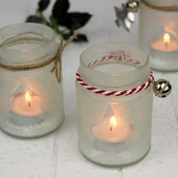 DIY wunderschöne Weihnachtsdeko - Eisblumen Windlichter ganz einfach aus Konfitürengläsern selber machen + kostenlose Vorlagen