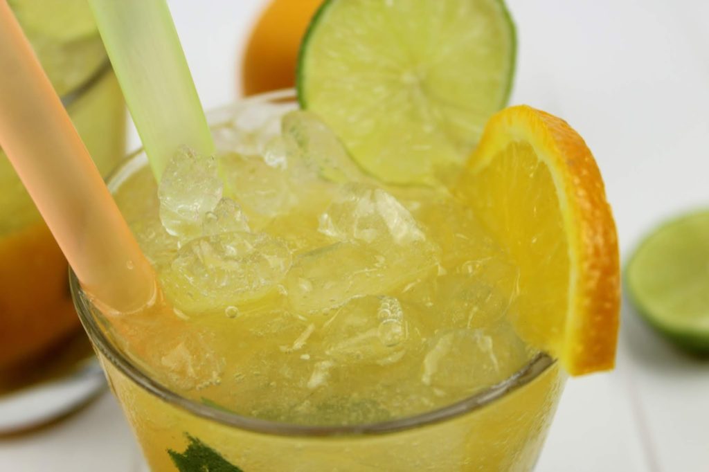 Rezept: Super leckerer Orangen Mojito Cocktail - ganz einfach selber machen mit Sinalco Orange Rezept: Super leckerer Orangen Mojito Cocktail - ganz einfach selber machen mit Sinalco Orange