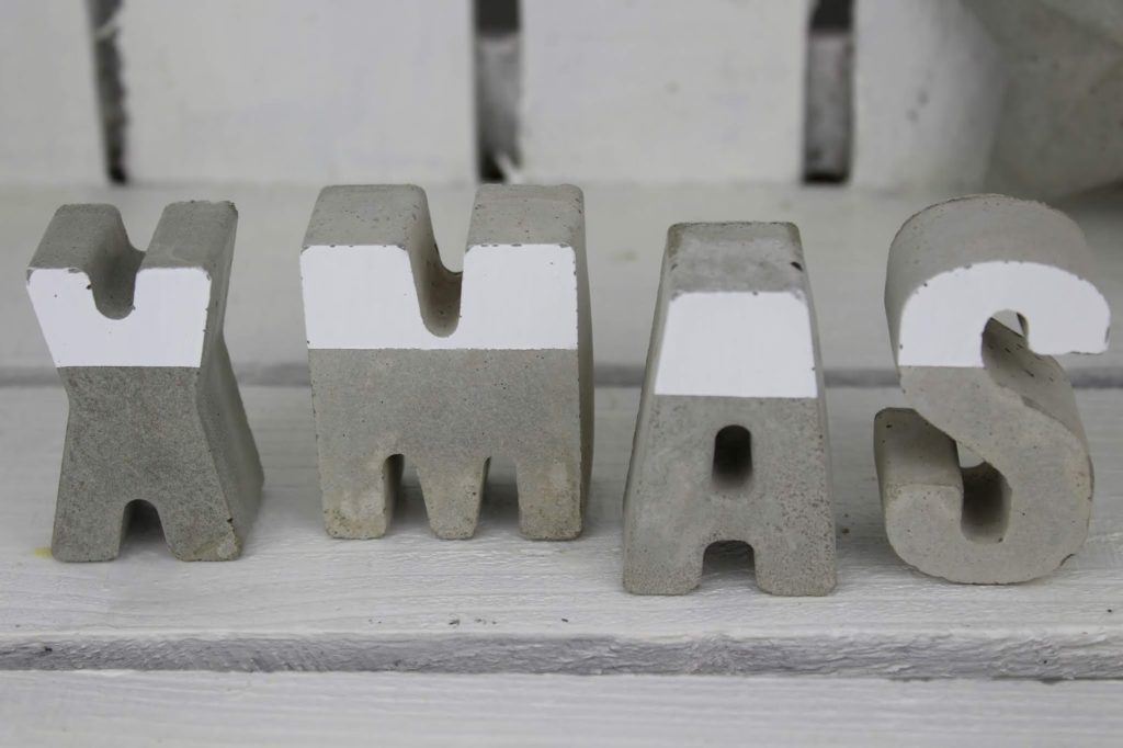 DIY Beton Buchstaben XMAS ganz einfach selber machen - wunderschöne, kleine Weihnachtsdeko DIY Beton Buchstaben XMAS ganz einfach selber machen - wunderschöne, kleine Weihnachtsdeko