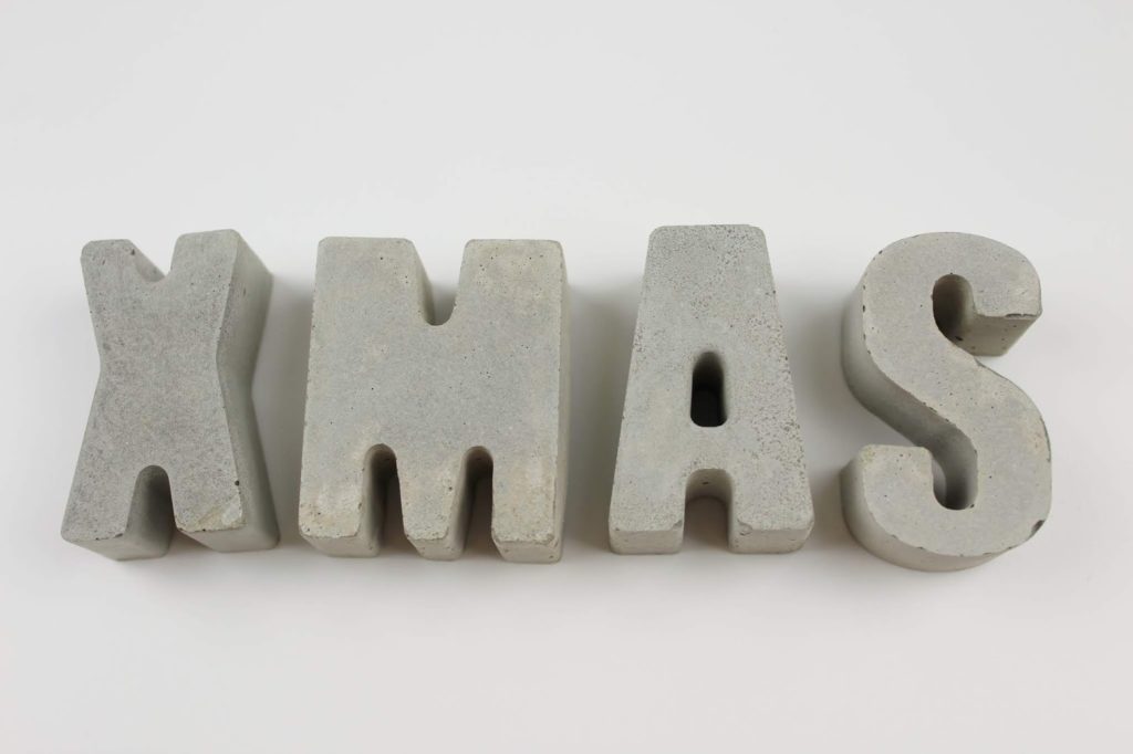 DIY Beton Buchstaben XMAS ganz einfach selber machen - wunderschöne, kleine Weihnachtsdeko DIY Beton Buchstaben XMAS ganz einfach selber machen - wunderschöne, kleine Weihnachtsdeko