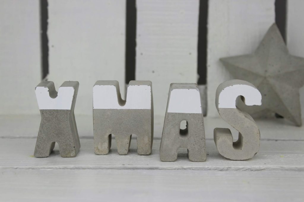 DIY Beton Buchstaben XMAS ganz einfach selber machen - wunderschöne, kleine Weihnachtsdeko DIY Beton Buchstaben XMAS ganz einfach selber machen - wunderschöne, kleine Weihnachtsdeko