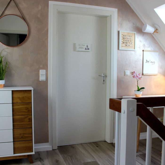 DIY: Flur Make Over inklusive Vorher Nachher - mit neuer Wandfarbe in Schimmer-Optik Shiny Rose + Streich-Tipps