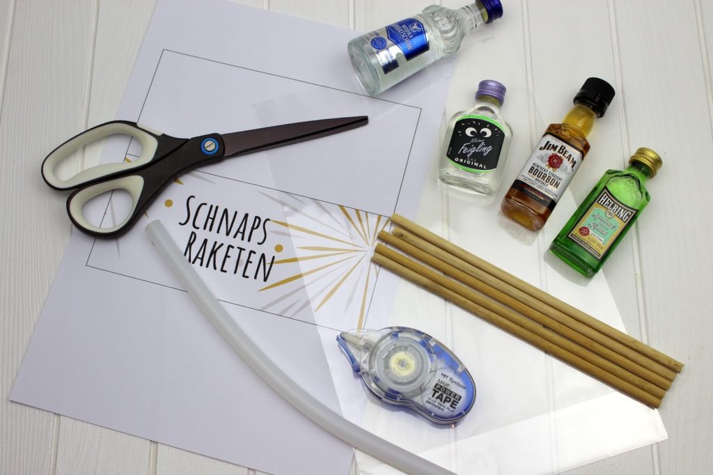 DIY Schnaps Raketen ganz einfach selber machen - die perfekte Geschenkidee für Silvester und eure Silversterfeier DIY Schnaps Raketen ganz einfach selber machen - die perfekte Geschenkidee für Silvester und eure Silversterfeier