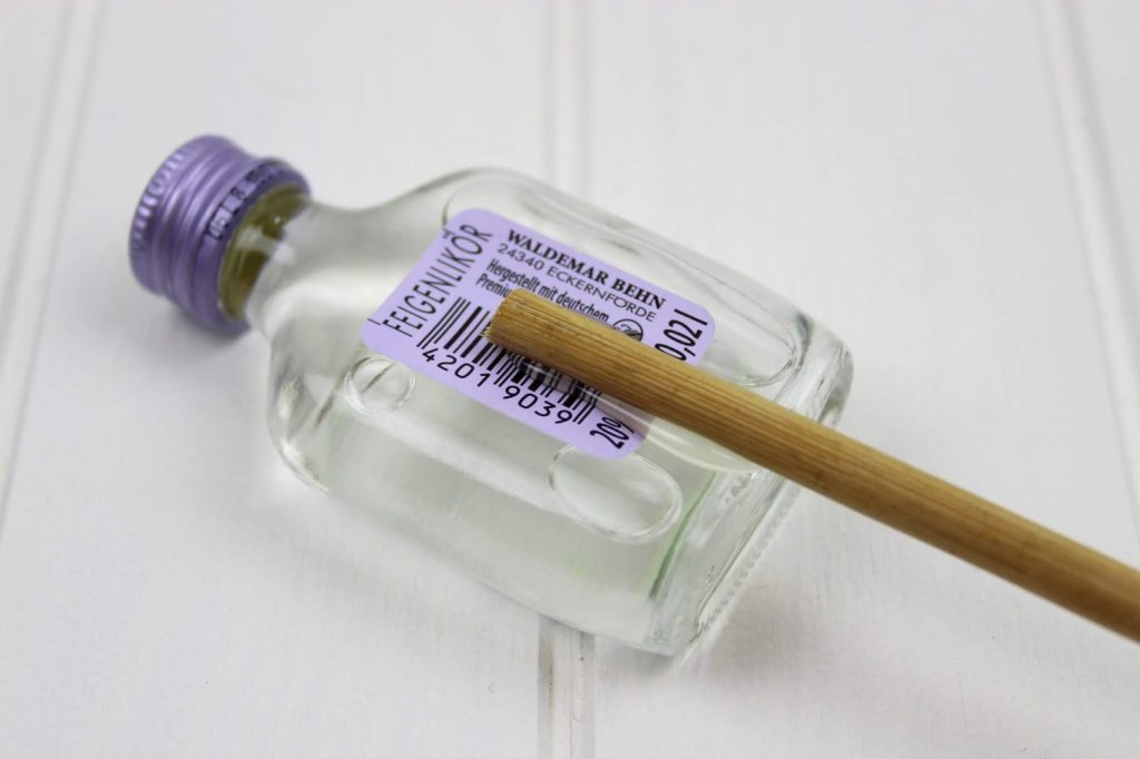 DIY Schnaps Raketen ganz einfach selber machen - die perfekte Geschenkidee für Silvester und eure Silversterfeier DIY Schnaps Raketen ganz einfach selber machen - die perfekte Geschenkidee für Silvester und eure Silversterfeier