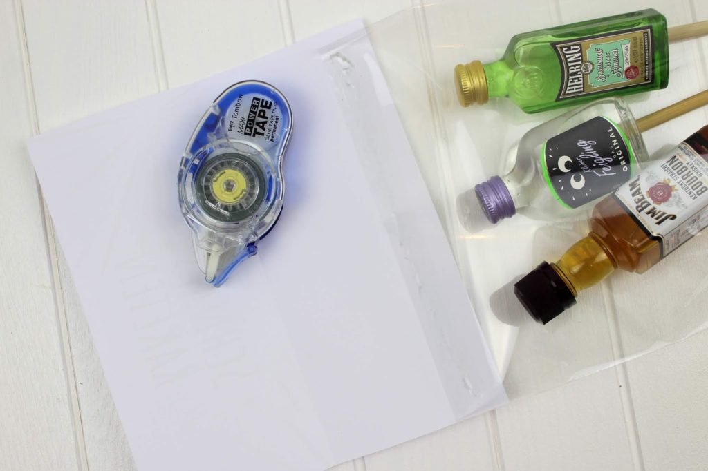 DIY Schnaps Raketen ganz einfach selber machen - die perfekte Geschenkidee für Silvester und eure Silversterfeier DIY Schnaps Raketen ganz einfach selber machen - die perfekte Geschenkidee für Silvester und eure Silversterfeier