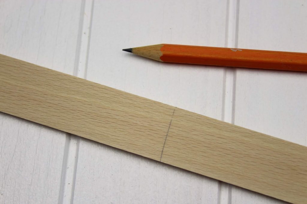 DIY Posterleiste aus Holz in wenigen Schritten selber machen - die perfekte Wanddeko DIY Posterleiste aus Holz in wenigen Schritten selber machen - die perfekte Wanddeko