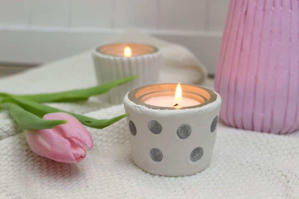 DIY: Struktur Vase und Teelichter aus Modelliermasse in wenigen Schritte selber machen DIY: Struktur Vase und Teelichter aus Modelliermasse in wenigen Schritte selber machen