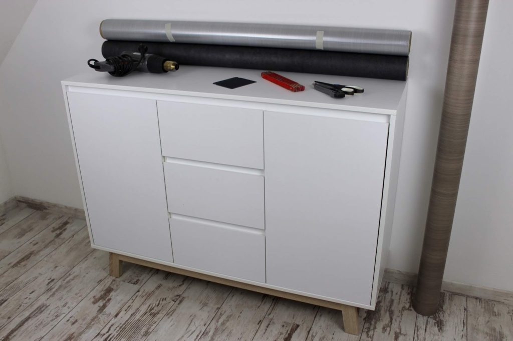 DIY: Möbel Upcycling - Möbelfolie trocken verkleben mit ausführlicher Anleitung inkl. Tipps und Tricks DIY: Möbel Upcycling - Möbelfolie trocken verkleben mit ausführlicher Anleitung inkl. Tipps und Tricks