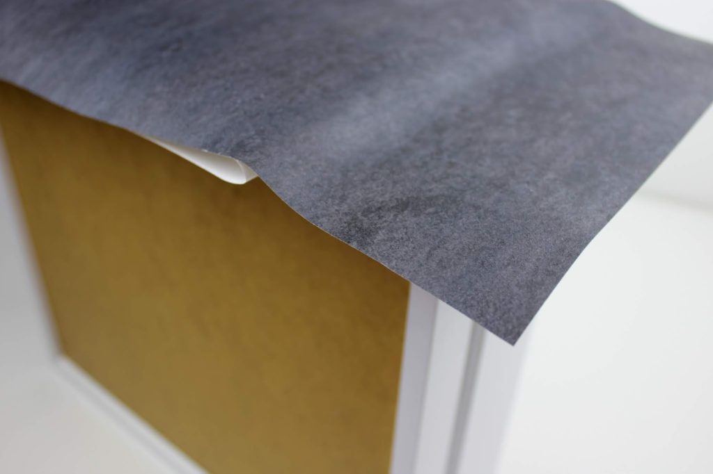 DIY: Möbel Upcycling - Möbelfolie trocken verkleben mit ausführlicher Anleitung inkl. Tipps und Tricks DIY: Möbel Upcycling - Möbelfolie trocken verkleben mit ausführlicher Anleitung inkl. Tipps und Tricks