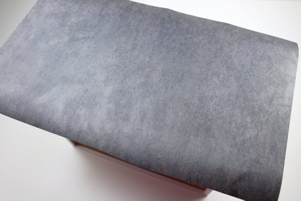 DIY: Möbel Upcycling - Möbelfolie trocken verkleben mit ausführlicher Anleitung inkl. Tipps und Tricks DIY: Möbel Upcycling - Möbelfolie trocken verkleben mit ausführlicher Anleitung inkl. Tipps und Tricks