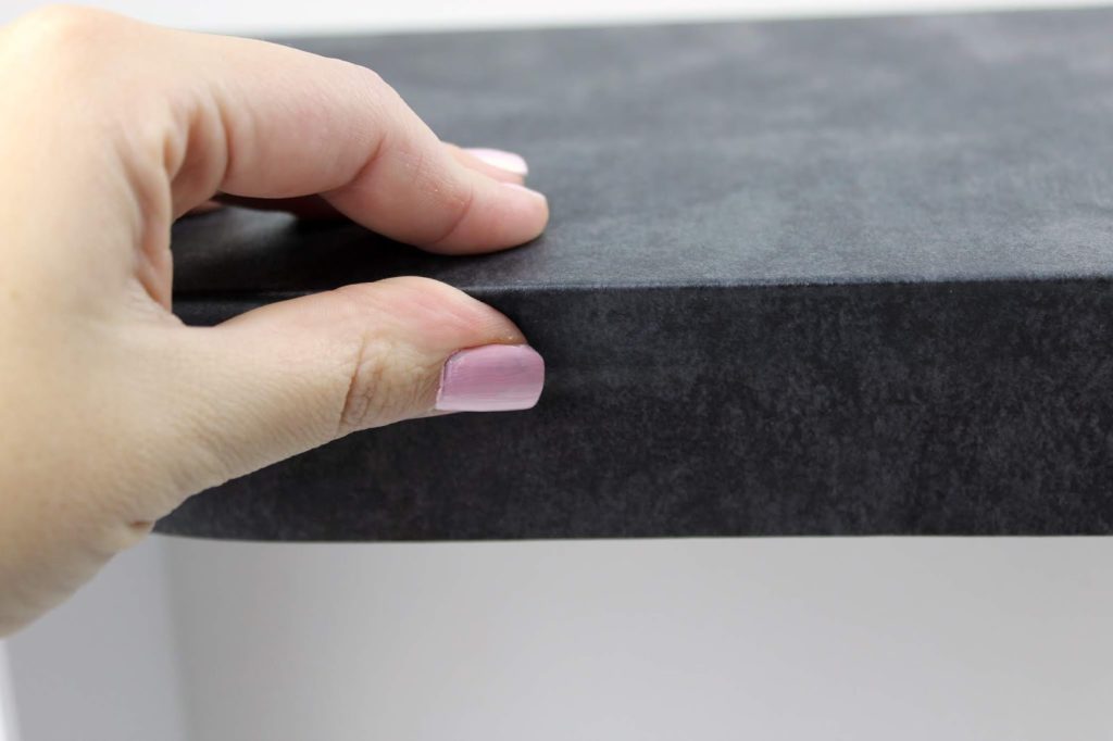 DIY: Möbel Upcycling - Möbelfolie trocken verkleben mit ausführlicher Anleitung inkl. Tipps und Tricks DIY: Möbel Upcycling - Möbelfolie trocken verkleben mit ausführlicher Anleitung inkl. Tipps und Tricks