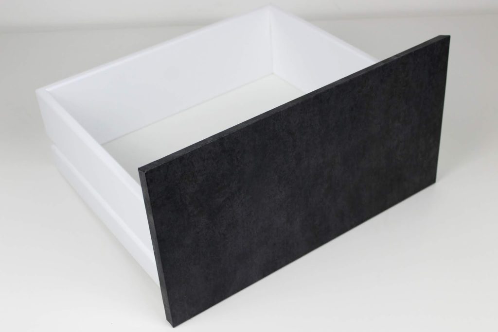 DIY: Möbel Upcycling - Möbelfolie trocken verkleben mit ausführlicher Anleitung inkl. Tipps und Tricks DIY: Möbel Upcycling - Möbelfolie trocken verkleben mit ausführlicher Anleitung inkl. Tipps und Tricks