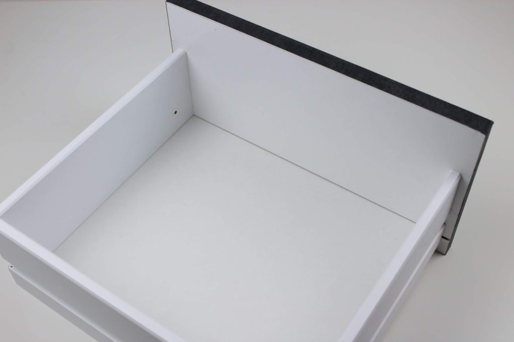 DIY: Möbel Upcycling - Möbelfolie trocken verkleben mit ausführlicher Anleitung inkl. Tipps und Tricks DIY: Möbel Upcycling - Möbelfolie trocken verkleben mit ausführlicher Anleitung inkl. Tipps und Tricks