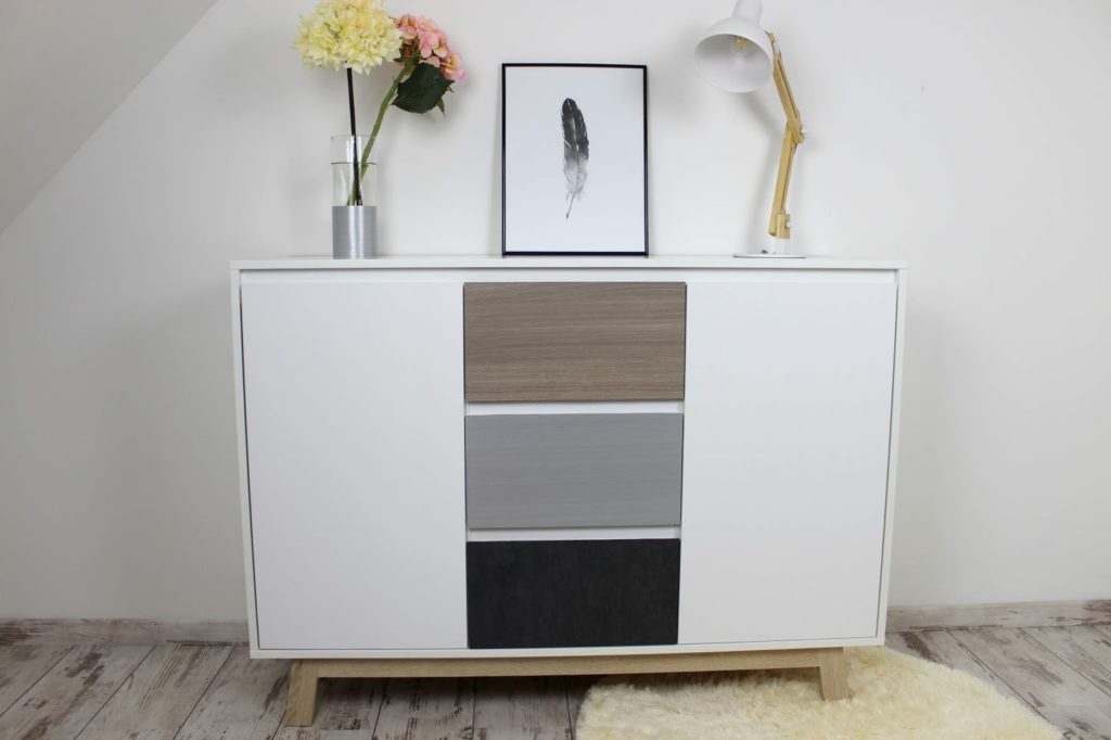 DIY: Möbel Upcycling - Möbelfolie trocken verkleben mit ausführlicher Anleitung inkl. Tipps und Tricks DIY: Möbel Upcycling - Möbelfolie trocken verkleben mit ausführlicher Anleitung inkl. Tipps und Tricks