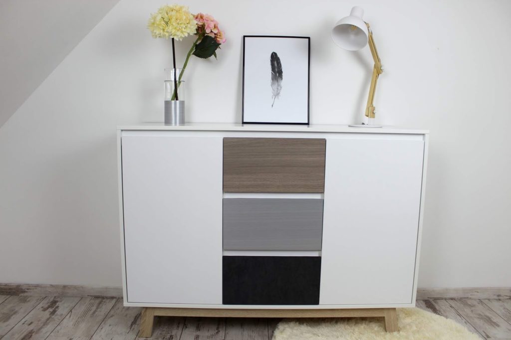 DIY: Möbel Upcycling - Möbelfolie trocken verkleben mit ausführlicher Anleitung inkl. Tipps und Tricks DIY: Möbel Upcycling - Möbelfolie trocken verkleben mit ausführlicher Anleitung inkl. Tipps und Tricks