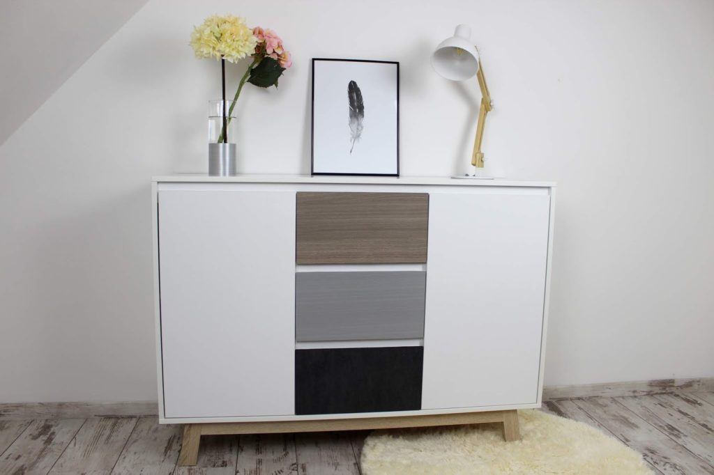 DIY: Möbel Upcycling - Möbelfolie trocken verkleben mit ausführlicher Anleitung inkl. Tipps und Tricks DIY: Möbel Upcycling - Möbelfolie trocken verkleben mit ausführlicher Anleitung inkl. Tipps und Tricks