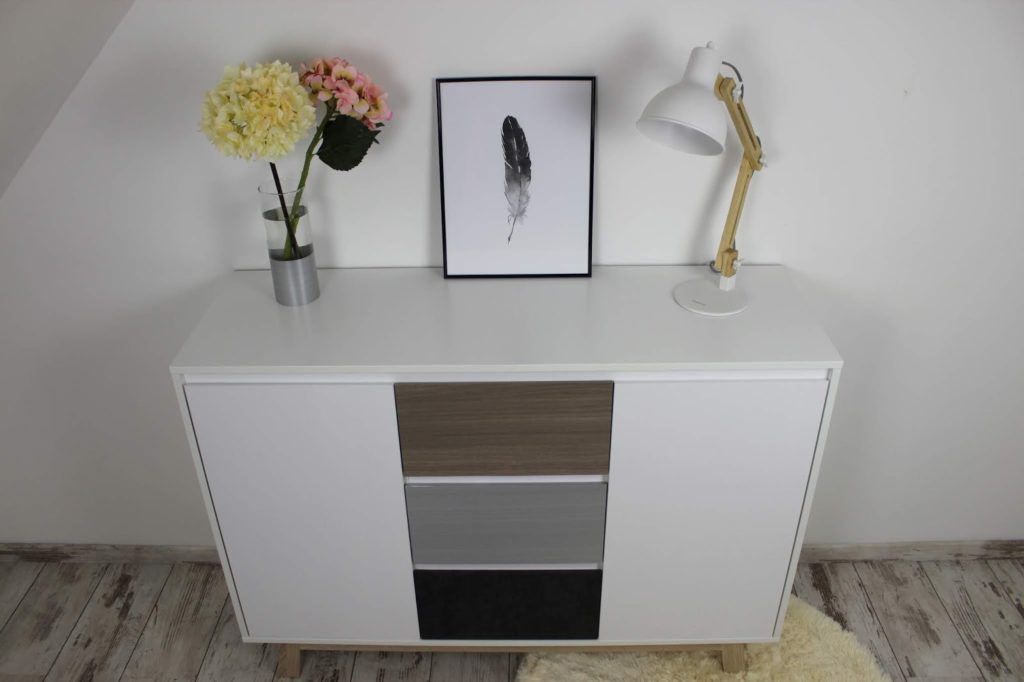 DIY: Möbel Upcycling - Möbelfolie trocken verkleben mit ausführlicher Anleitung inkl. Tipps und Tricks DIY: Möbel Upcycling - Möbelfolie trocken verkleben mit ausführlicher Anleitung inkl. Tipps und Tricks