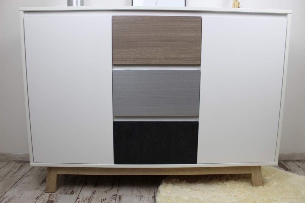 DIY: Möbel Upcycling - Möbelfolie trocken verkleben mit ausführlicher Anleitung inkl. Tipps und Tricks DIY: Möbel Upcycling - Möbelfolie trocken verkleben mit ausführlicher Anleitung inkl. Tipps und Tricks