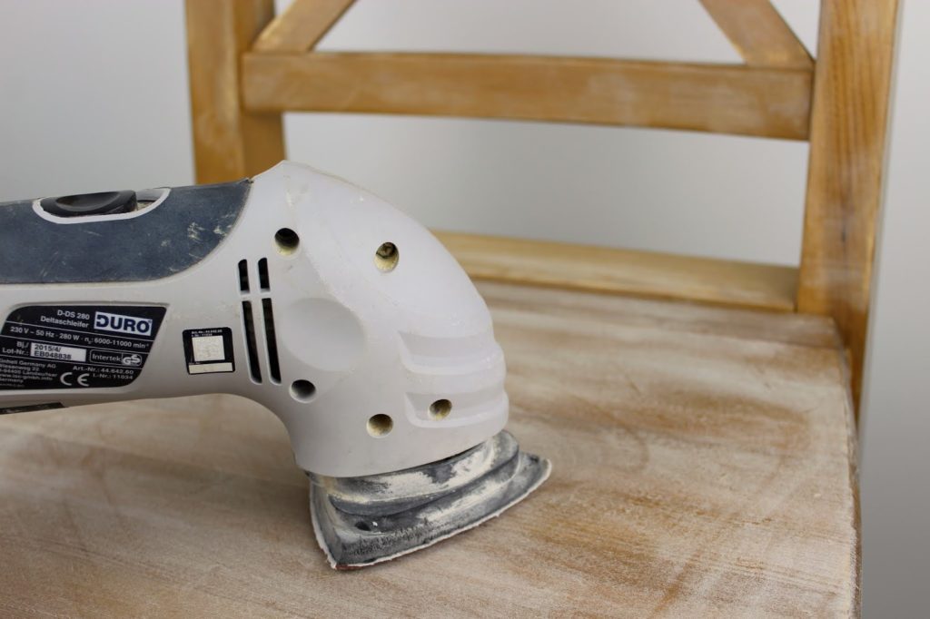 DIY: Alte Möbel aufarbeiten und neu streichen mit Kreidefarbe von Rust-Oleum - farbenfrohes Make Over DIY: Alte Möbel aufarbeiten und neu streichen mit Kreidefarbe von Rust-Oleum - farbenfrohes Make Over