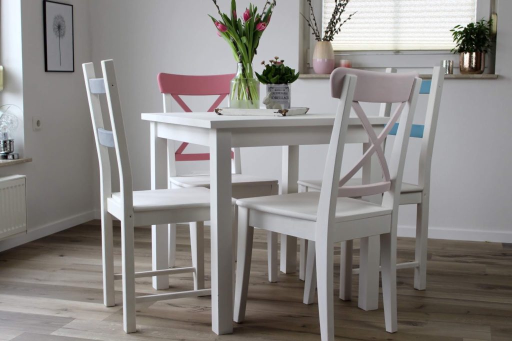 DIY: Alte Möbel aufarbeiten und neu streichen mit Kreidefarbe von Rust-Oleum - farbenfrohes Make Over DIY: Alte Möbel aufarbeiten und neu streichen mit Kreidefarbe von Rust-Oleum - farbenfrohes Make Over